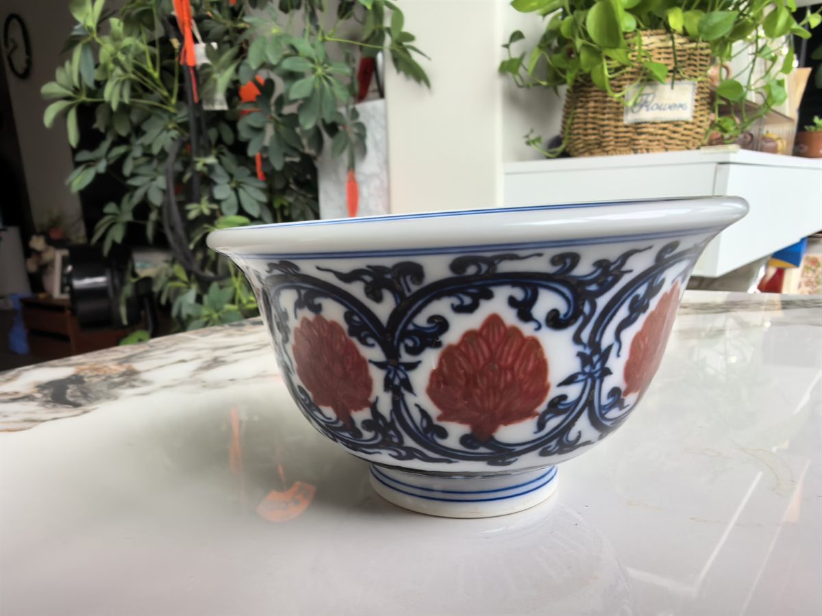 Blue-and-White Teacup with Underglaze-Red Lotus