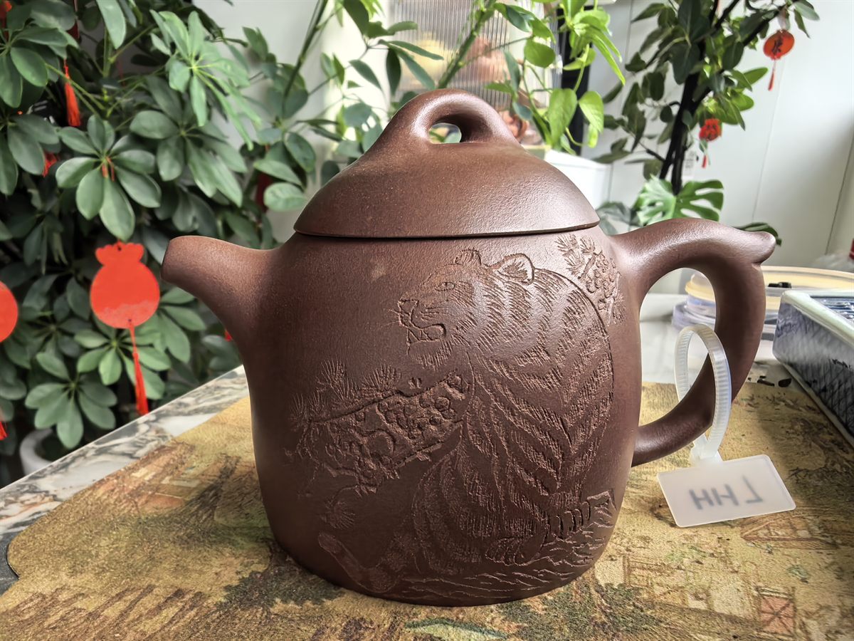 Qinquan Zisha Teapot with Engraved Tiger