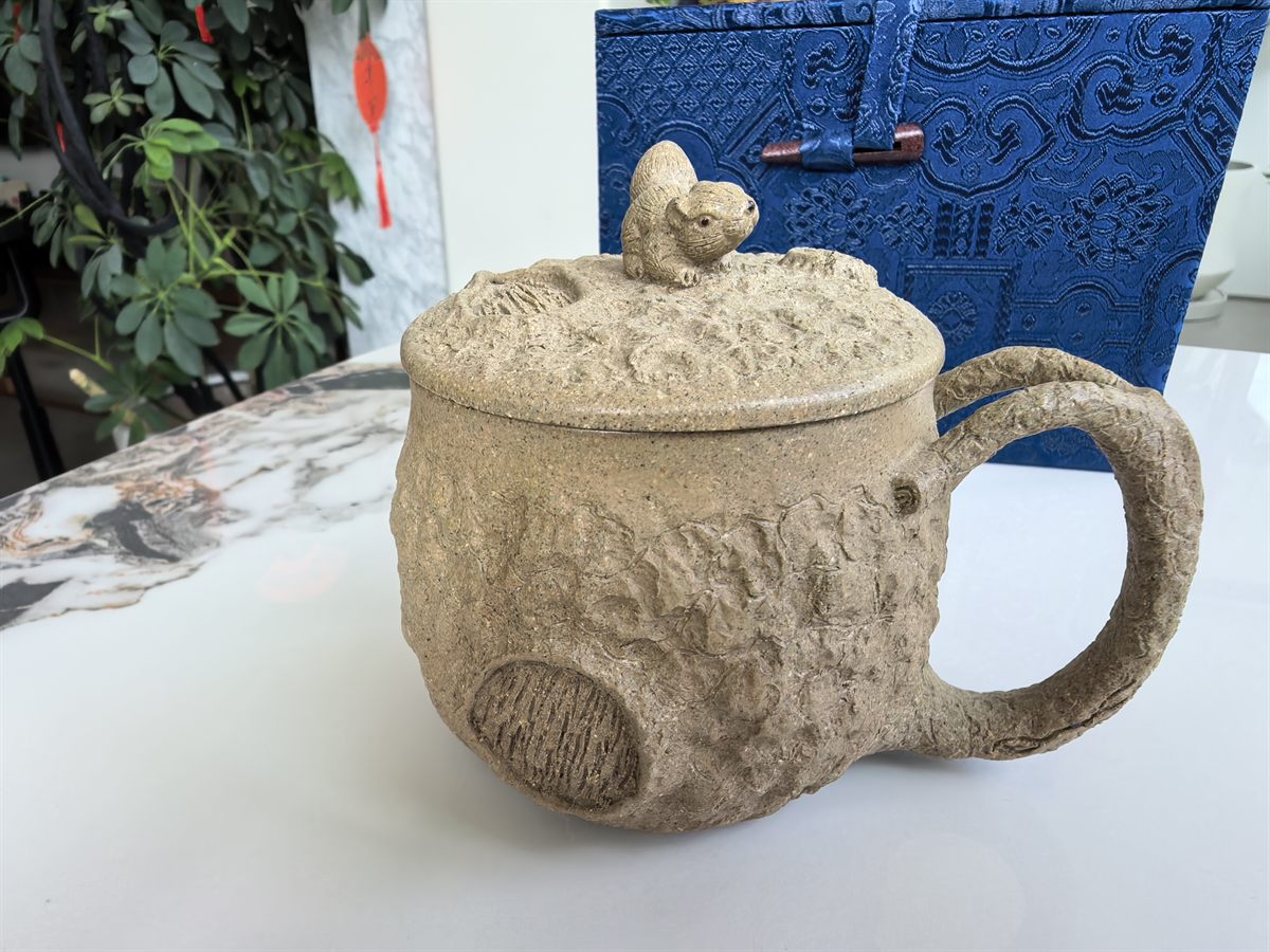 Duanni Zisha Tree-Stump Mug with Squirrel Lid